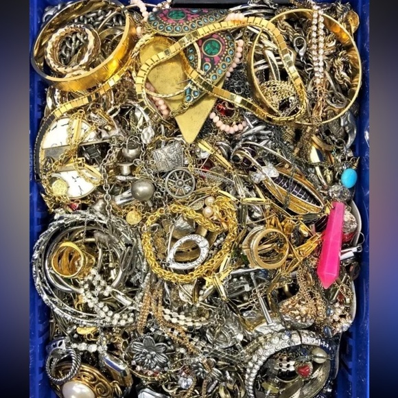 3 LB Big Tangled Jewelry Lot!! tons, and tons of silver and gold chains - Picture 3 of 4